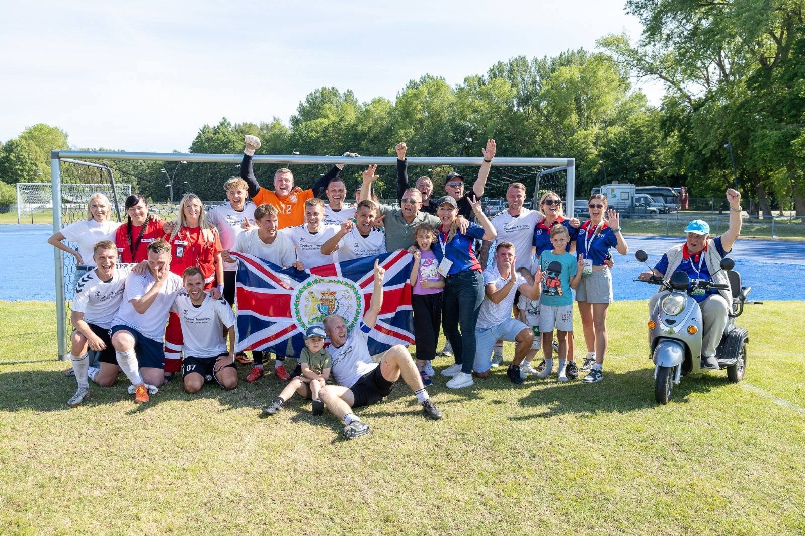 Britanijos lietuvių futbolo komanda po rungtynių