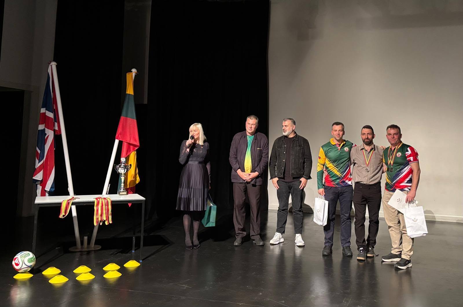 Apdovanojimų ceremonija ant scenos