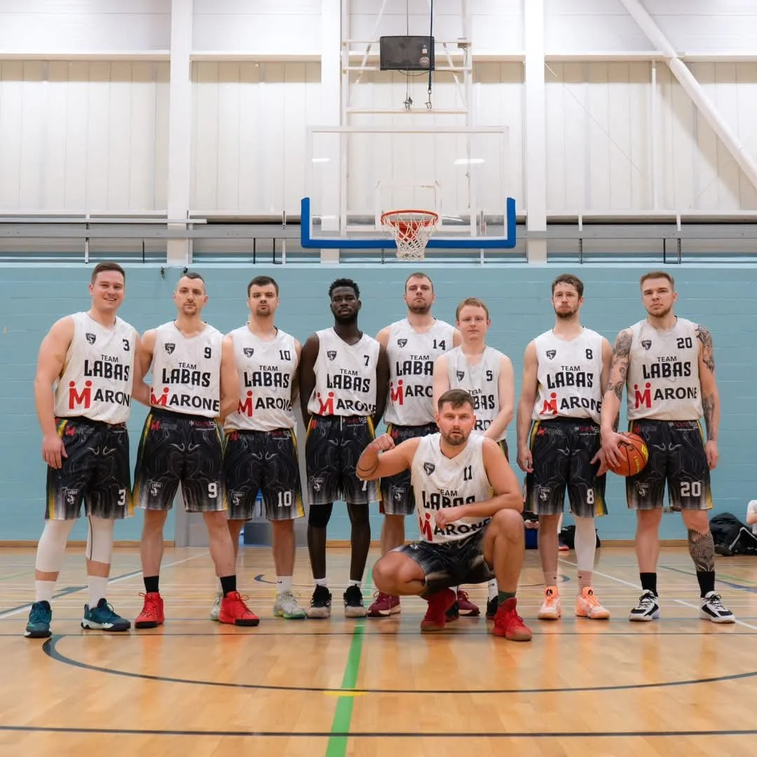London Labas krepšinio komanda sporto salėje